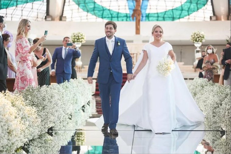 Marina Nardelli e Rafael Barbosa trocam alianças
